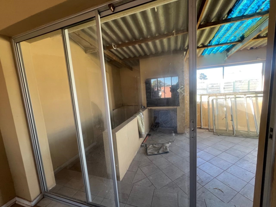6 Bedroom Property for Sale in Rowallan Park Eastern Cape